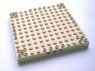 LEGO 47976 - Baksteen, gemodificeerd 12 x 12 met 3 pengaten aan elke kant en pen op elke hoek