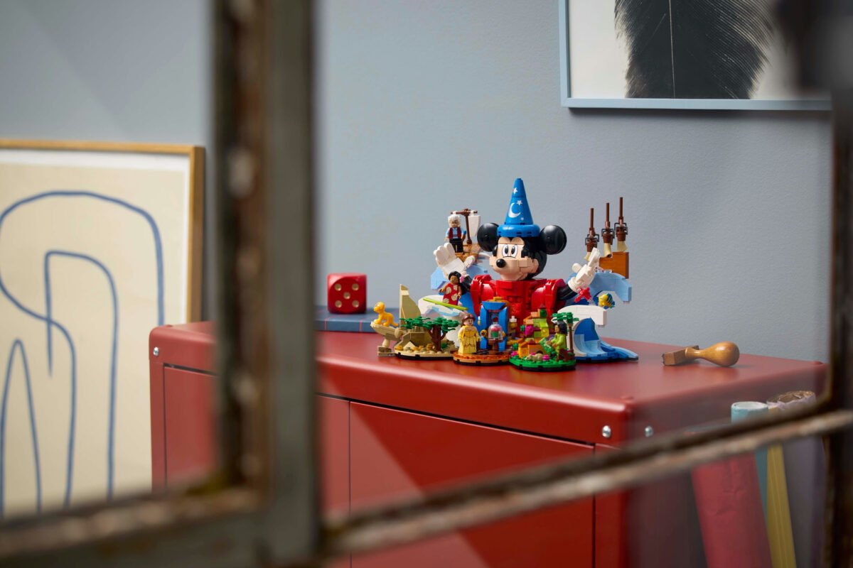 LEGO 21352-1 - Magic of Disney - Image 21