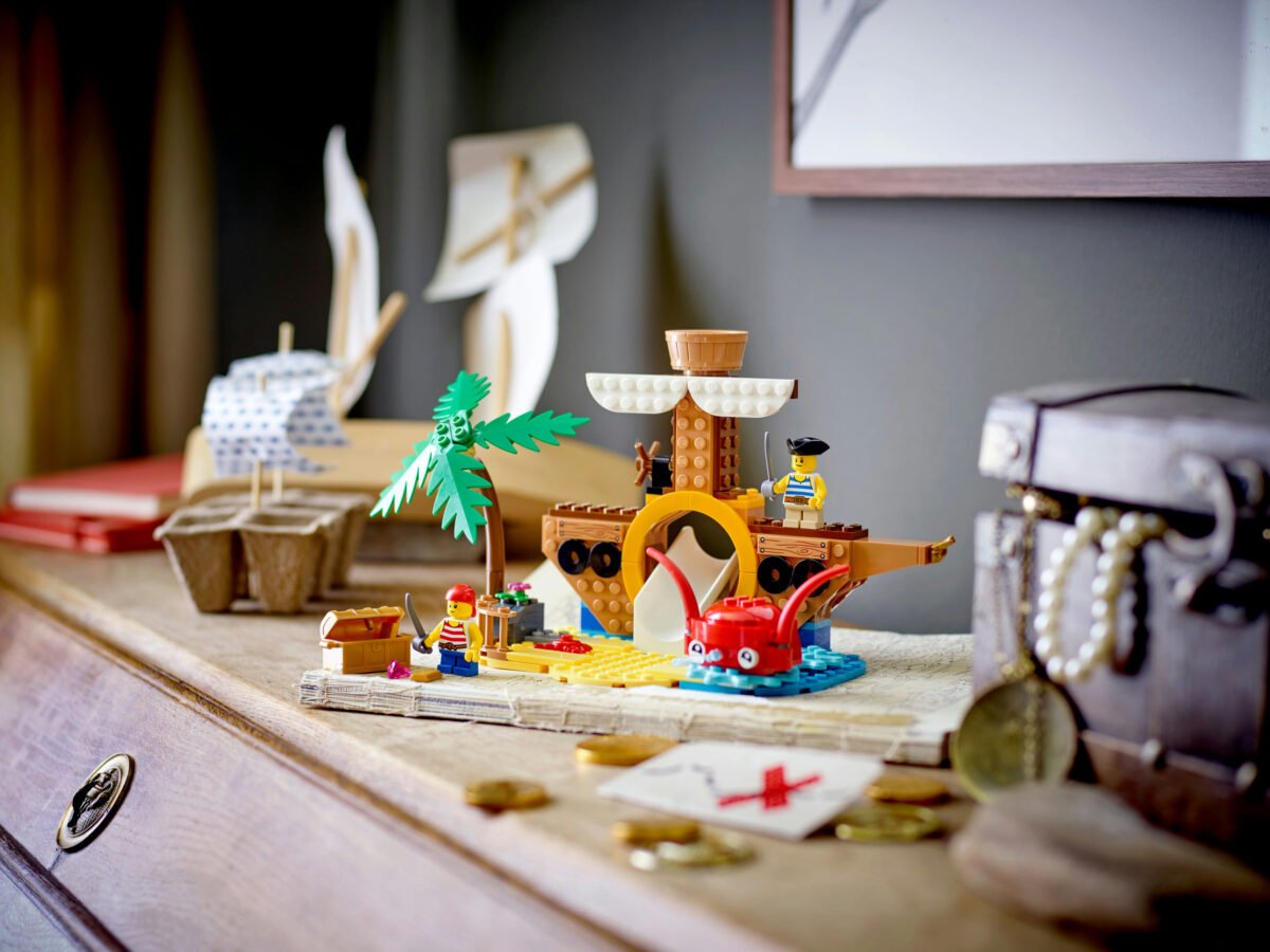 LEGO 40589-1 - Pirate Ship Playground - Image 4