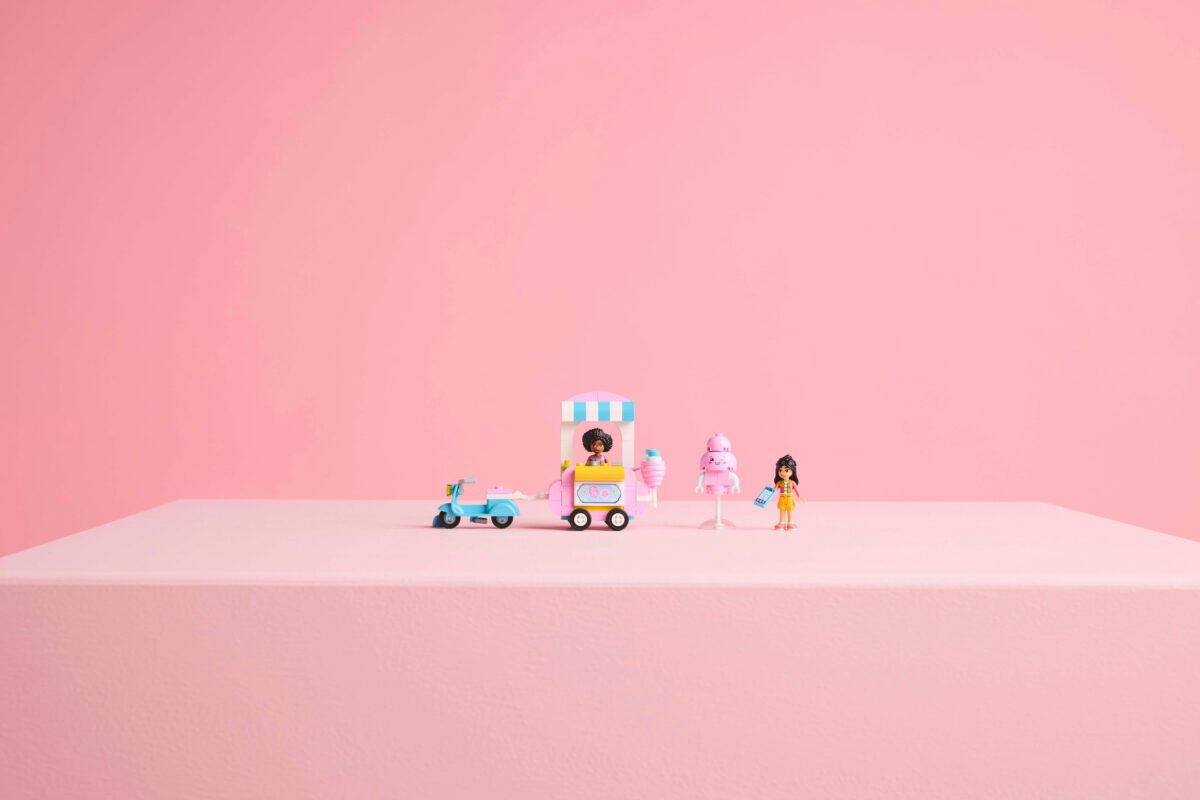 LEGO 42643-1 - Candyfloss Stand and Scooter - Image 6