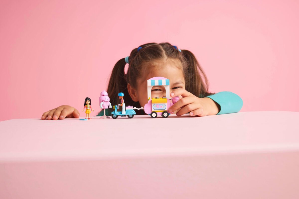 LEGO 42643-1 - Candyfloss Stand and Scooter - Image 9