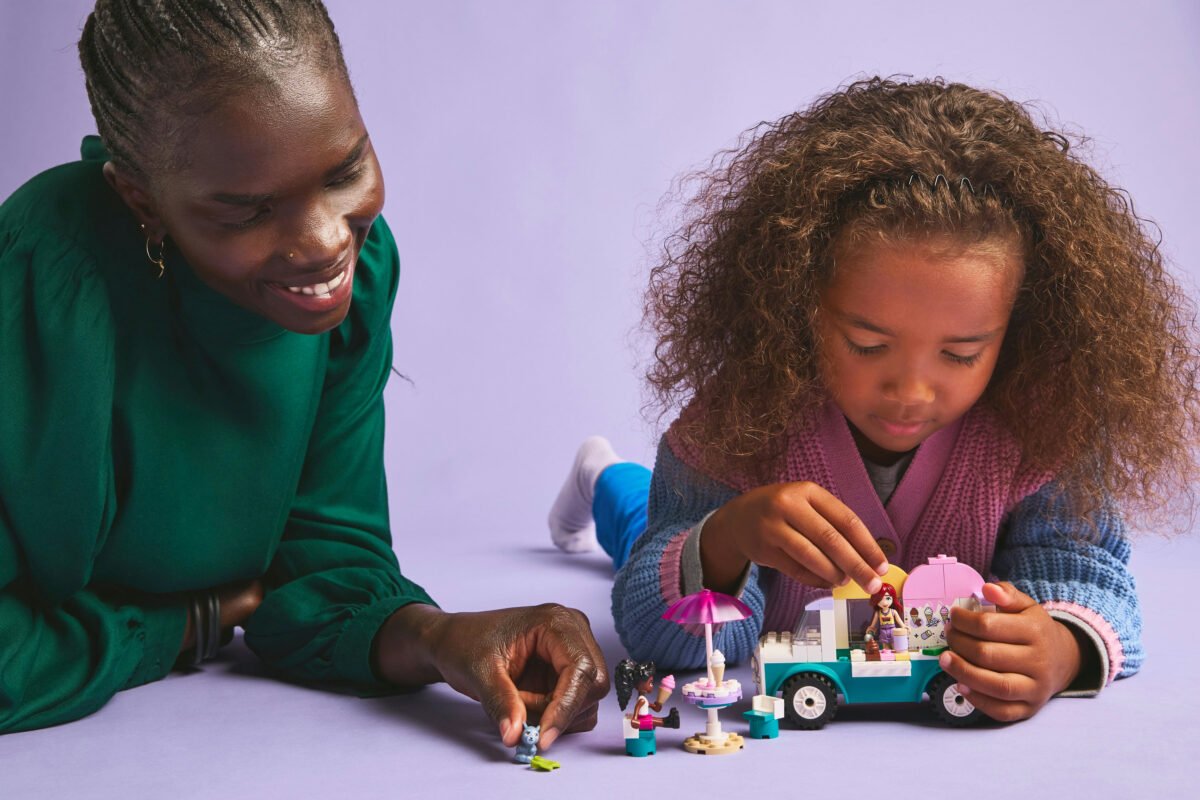 LEGO 42644-1 - Heartlake City Ice Cream Van - Image 10