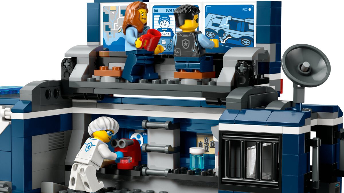 LEGO 60418-1 - Police Mobile Crime Lab Truck - Image 6