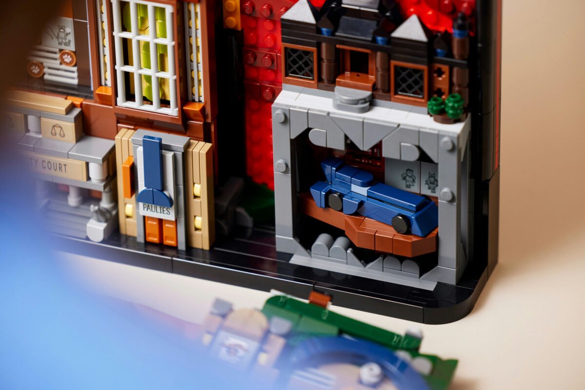 LEGO 76271-1 - Batman: The Animated Series Gotham City - Image 12
