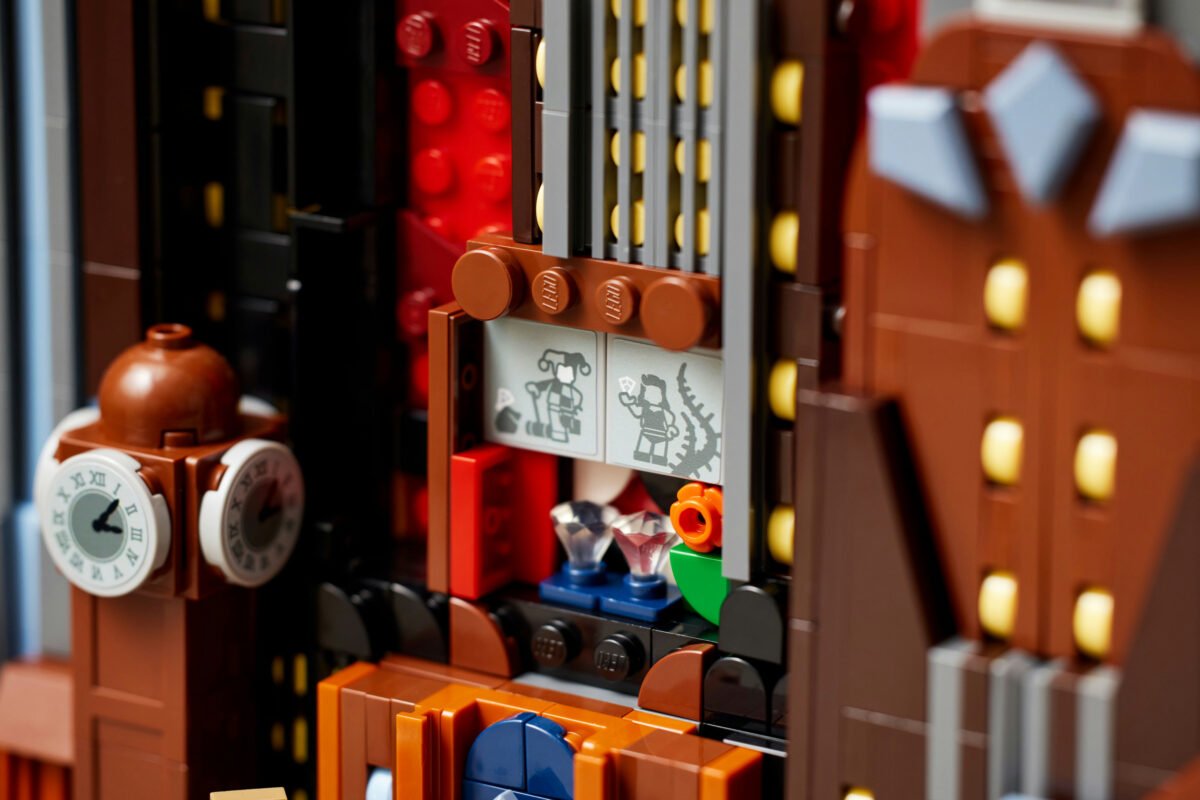LEGO 76271-1 - Batman: The Animated Series Gotham City - Image 19