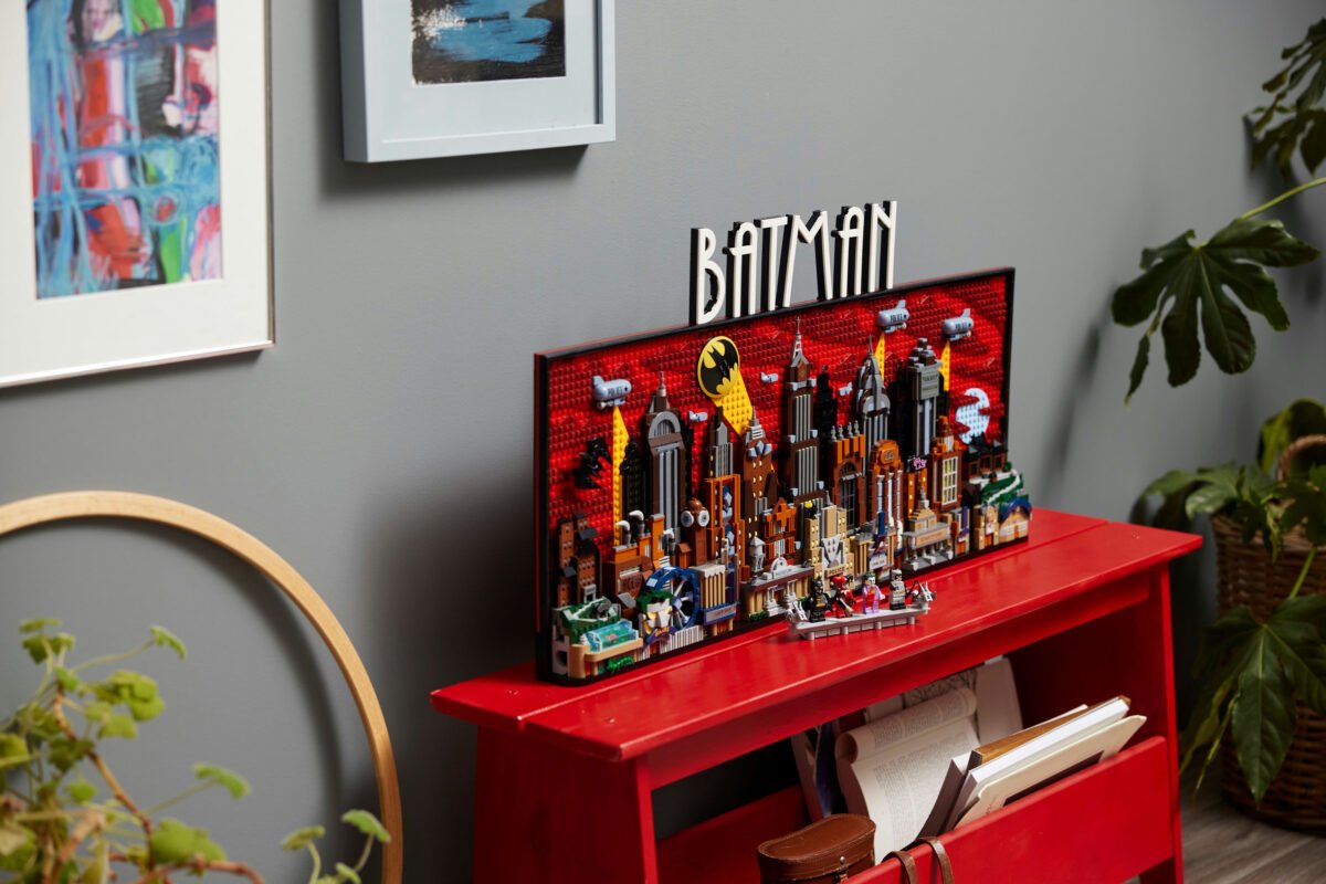 LEGO 76271-1 - Batman: The Animated Series Gotham City - Image 21