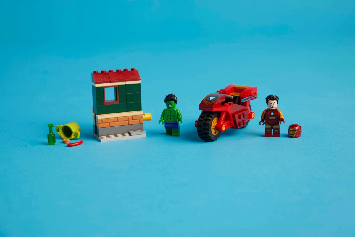 LEGO 76287-1 - Iron Man with Bike and The Hulk - Image 6