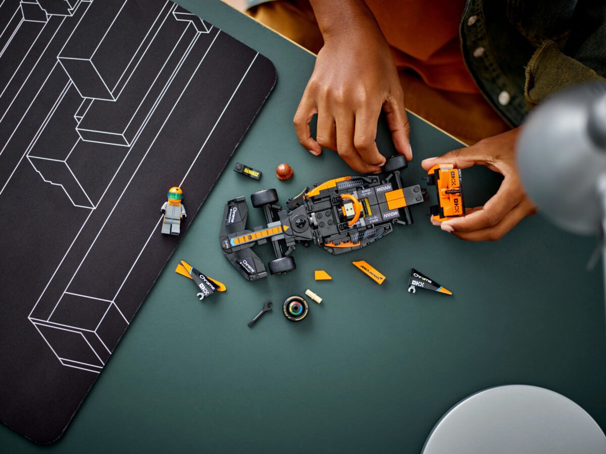LEGO 76919-1 - 2023 McLaren Formula 1 Car - Image 6