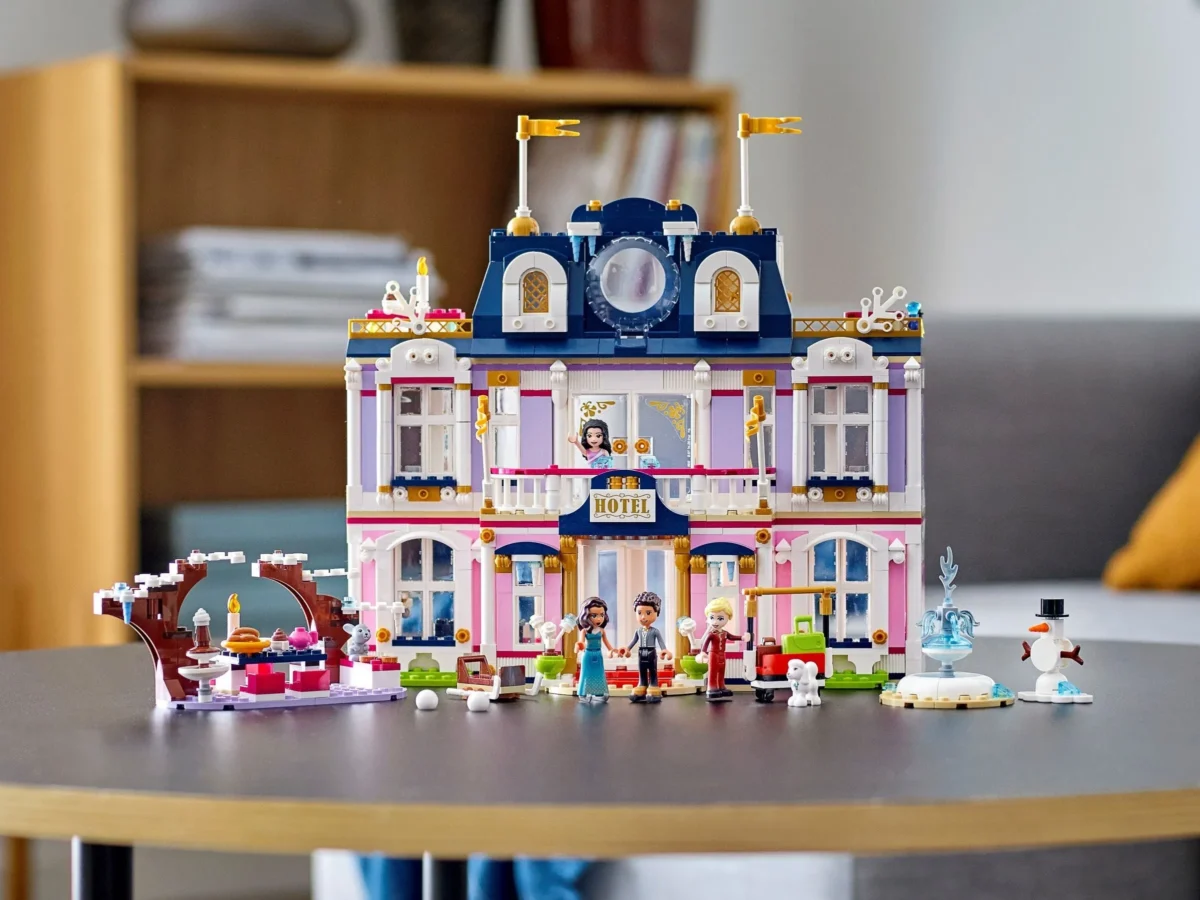 LEGO 41684-1 - Heartlake City Grand Hotel - Image 20