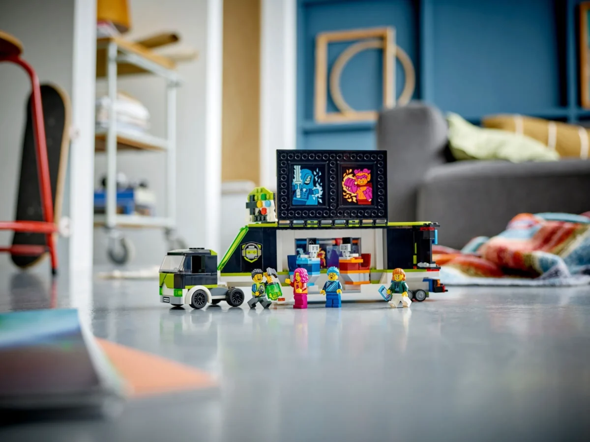 LEGO 60388-1 - Gaming Tournament Truck - Image 10